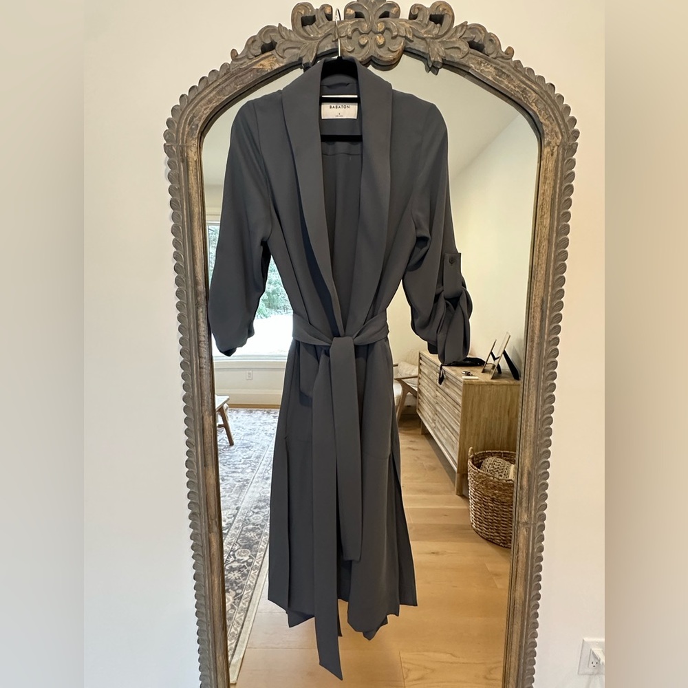 Babaton New Kahlo Robe